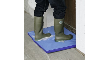 Pripomocki-za-nego-kopit-in-razkuzevanje-